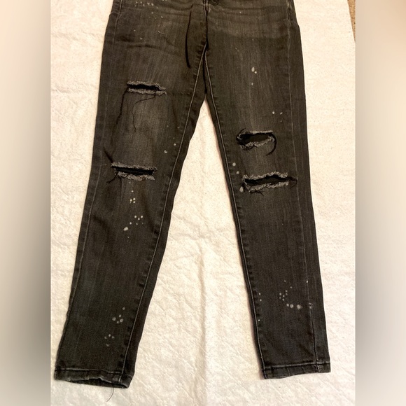 Mossimo Jeans. Size 2. Distressed. Stretch - Picture 6 of 6